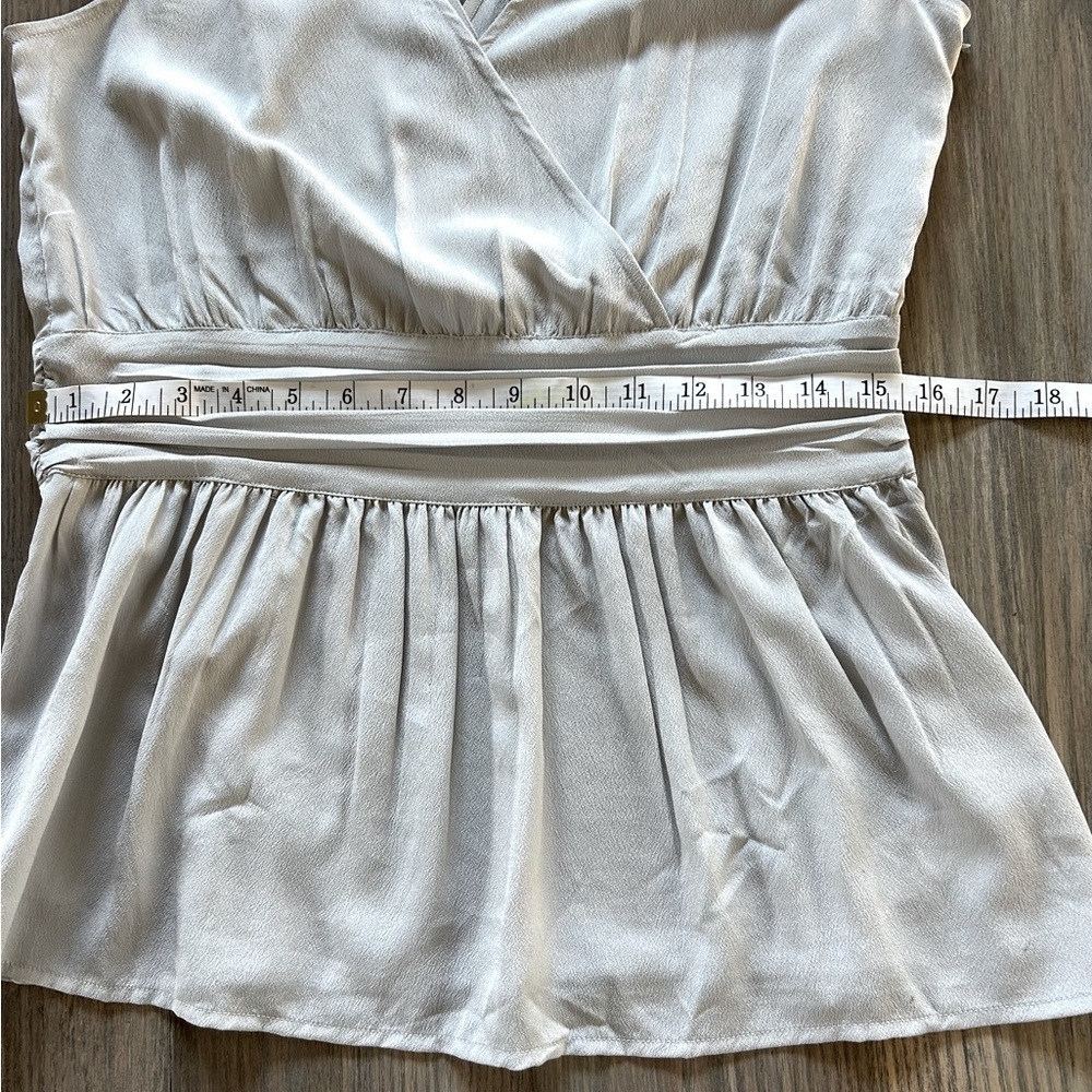 Women’s Banana Republic Gray Sleeveless Cross Front & Back Peplum Top Sz 10 - Picture 13 of 13